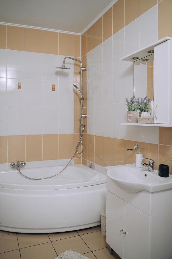 Class Deluxe Apartments 拉迪亚 外观 照片